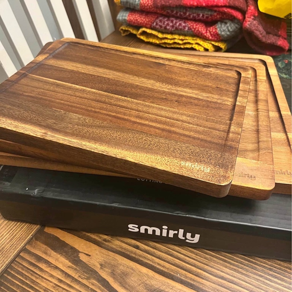 Smirly Wooden Cutting Board Set